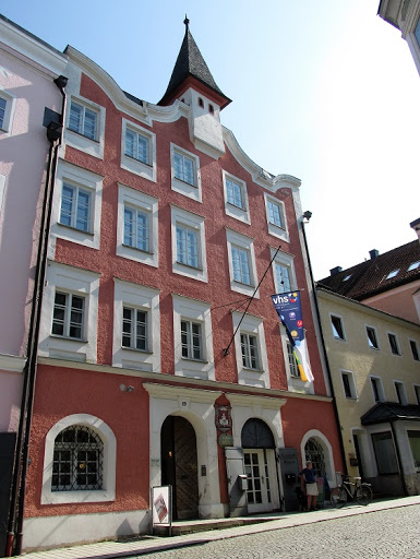 Volkshochschule e.V. - Visual
