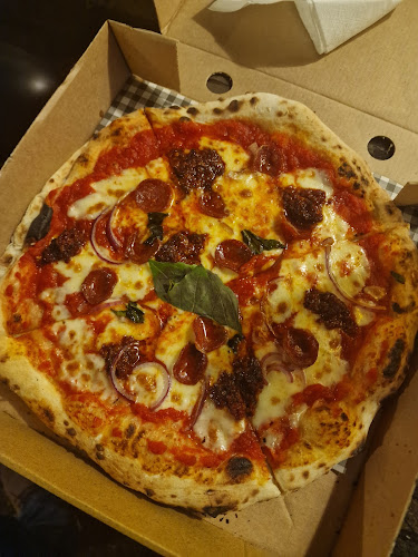 Fold Me Close Pizza Phone number