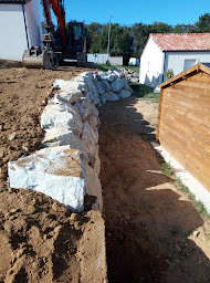 Photo n°12 de SARL TERRA TP Curage Création étang Réserve d'eau Assainissement Fosse septique à Saint-Martin-des-Noyers (Entreprise de terrassement)