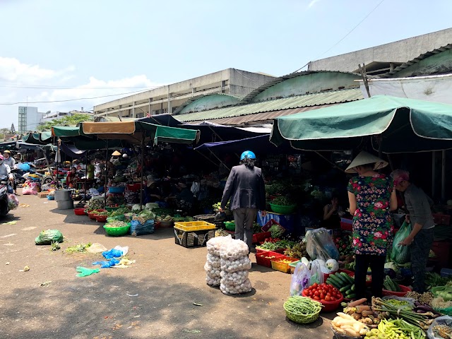 Dong Ba market