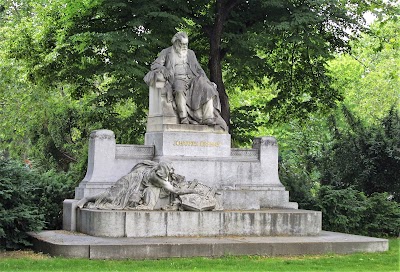 Johannes Brahms Monument