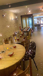 Photo n°29 de La Caverne des Artistes, restaurant-crêperie. à Crespières (Restaurant)