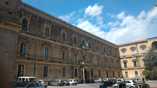 Ist. Magistrale Statale Regina Elena Logo