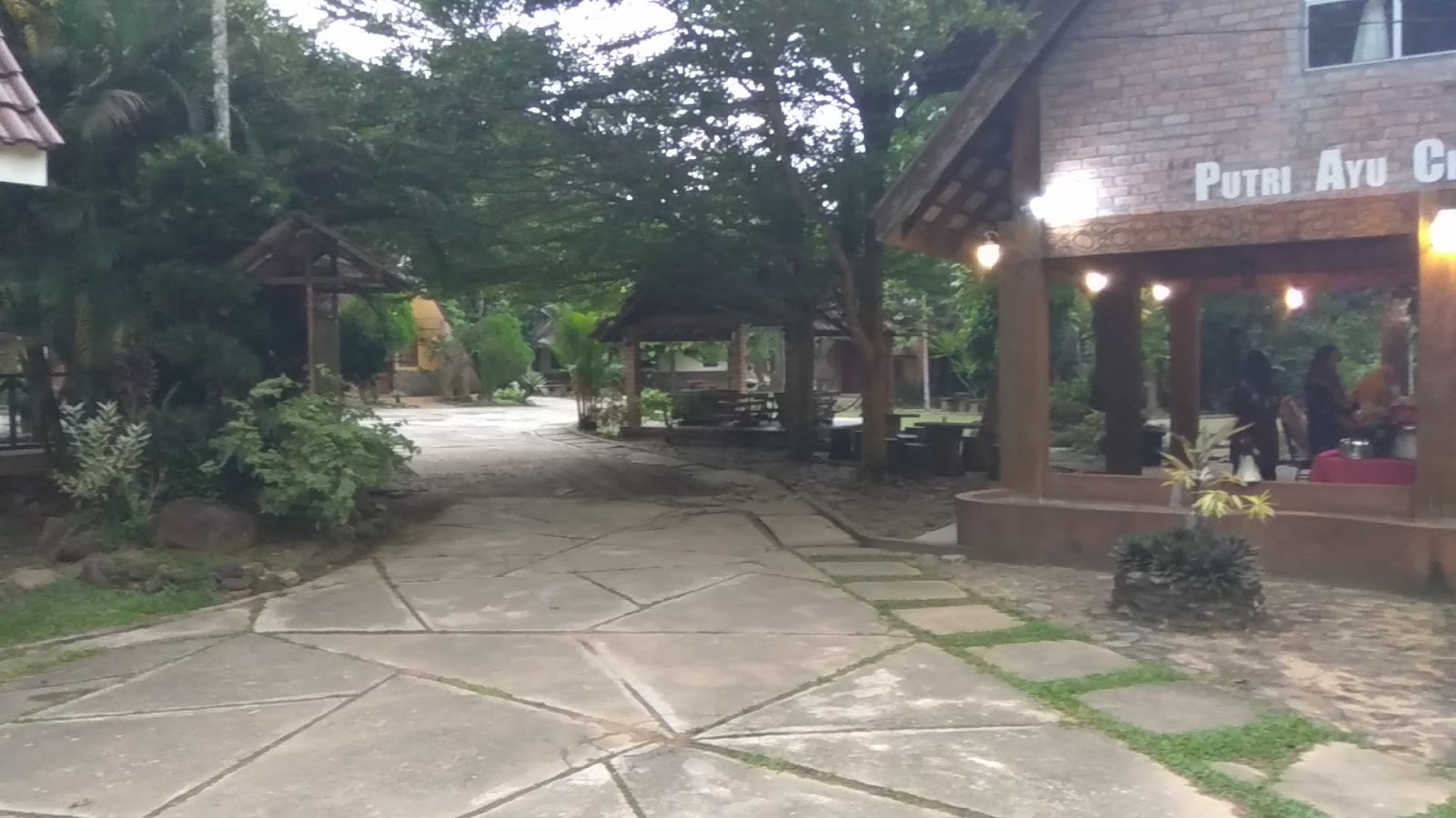 Tripify Putri Ayu Chalet Yan Besar