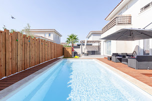 Photo n°11 de France Piscines Composites à Istres (Société de construction de piscine)