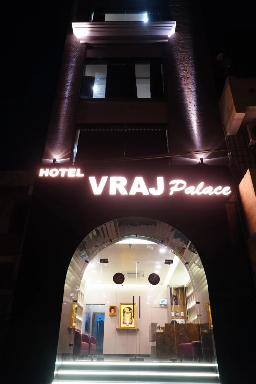 HOTEL VRAJ PALACE