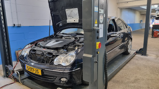 Auto & bandenbedrijf van Hooijdonk Breda Gallery - Netherlands