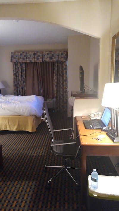 Photos of Holiday Inn Express & Suites Dallas/Stemmons Fwy(I-35 E)