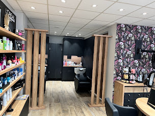 Photo n°6 de SM Coiffure à Clamart (Magasin de produits de beauté)