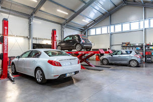 Photo n°1 de Garage Mecaclim à Fleury (Garage automobile)