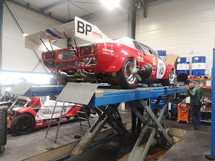 Photo n°4 de CTF Performance à Belloy-en-France (Magasin d'articles de sports mécaniques)