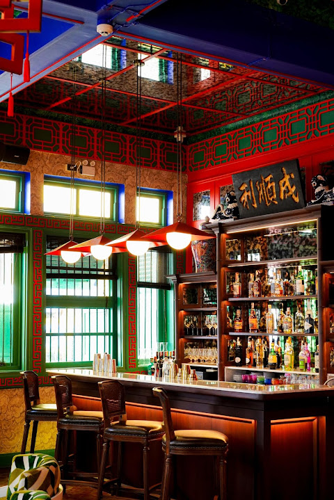 Goldsmith Bar by null