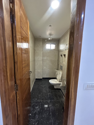 🚨 ROHINI MEIN BRAND NEW 3BHK — WOH BHI TIGDI CORNER! 🔥 post image