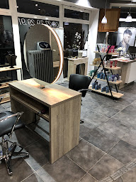 Photo n°2 de Salon intimist à Solesmes (Salon de coiffure)
