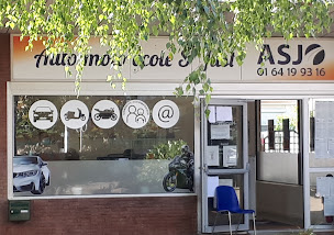 Photo n°10 de centre commercial des moustiers à Vaux-le-Pénil (Centre commercial)