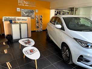 Photo n°3 de Garage de L’Hippodrome Renault Dacia à Mandelieu-la-Napoule (Atelier de carrosserie automobile)