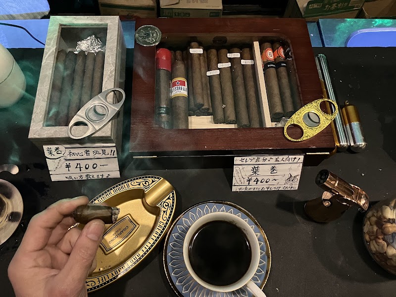 カラオケバー「闇ねこ」5F🍺🐈昼カラ始めました🎤系列店「立ち飲み処 黒ねこ」の5F