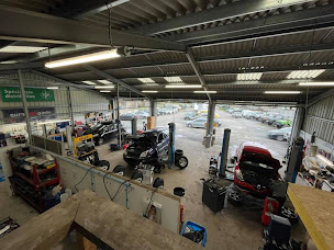 Photo n°7 de Garage Michaut à Parentis-en-Born (Garage automobile)