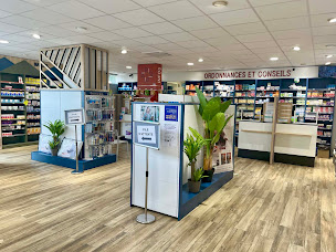 Photo n°1 de Pharmacie Du Charréard à Vénissieux (Magasin de fauteuils roulants)
