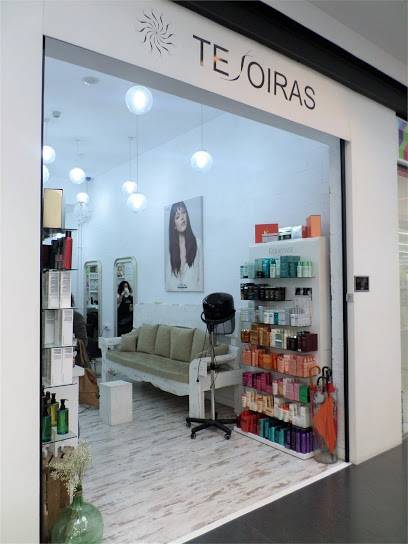 Tesoiras Salón