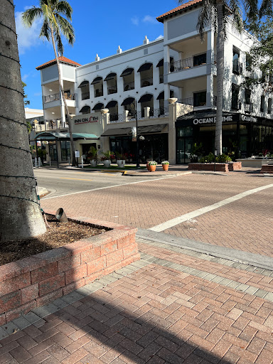 Naples Courtyard - Thumbnail