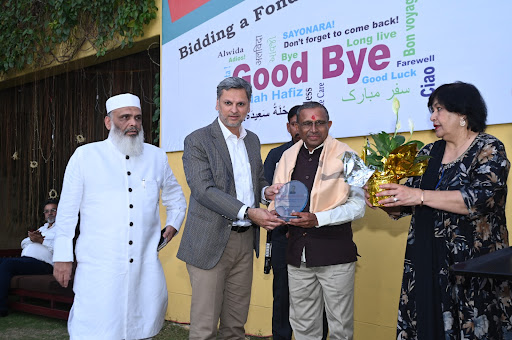 Hon. Cabinet Minister for Food & Civil Supplies, Shri Ramanbhai Solanki, Honoured at Hanifa School post image