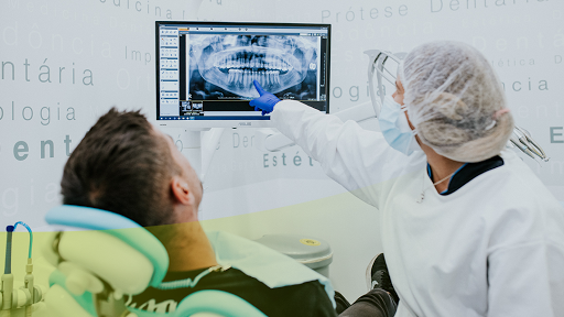 Clínica Dentária OralMED Lumiar