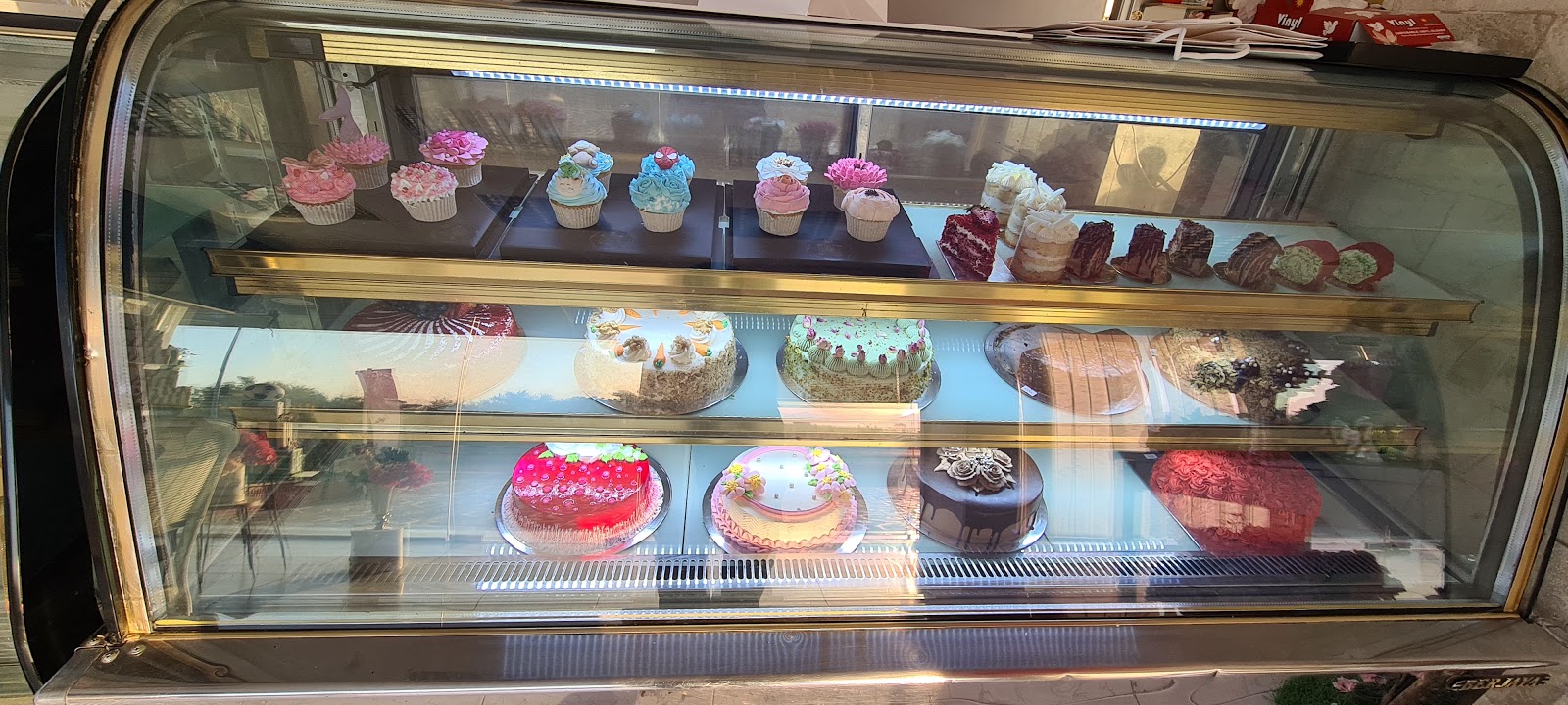 Dadna Flowers & Chocolate - صورة 2