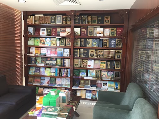 Imam al-Bukhari - Salafi Bookshop & Publisher, Author: dar albu5ari دار الأمام البخاري ـــ قطر