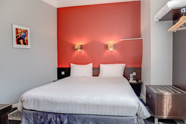 Opinii despre Logis Hôtel Le Charleston în Le Mans - Hôtel