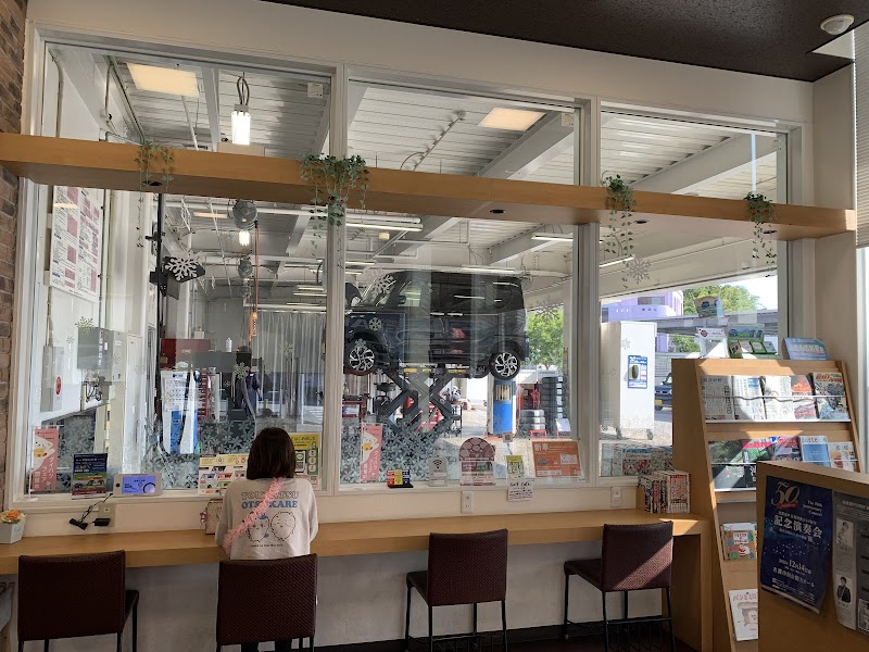 車のガレリア名護店