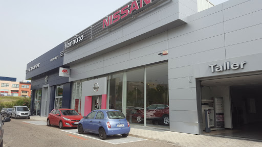 Nissan Vanauto