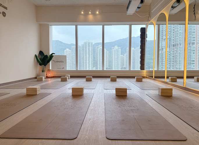 Lavota Yoga 屯門瑜珈