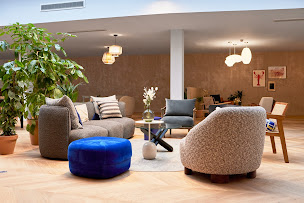 Photo n°34 de Morning, Pont de Neuilly à Neuilly-sur-Seine (Agence de location de grands bureaux)