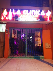 La Clínica Drinks & Shop 8