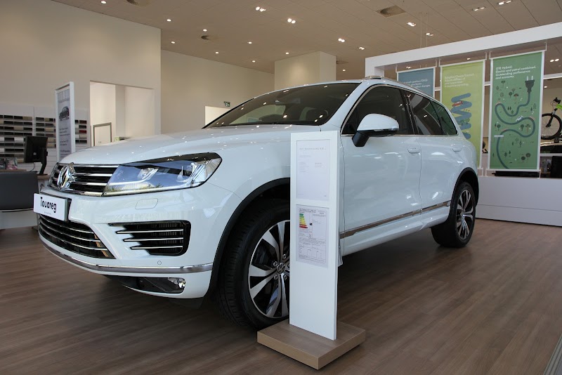 Listers Volkswagen Evesham photo 3