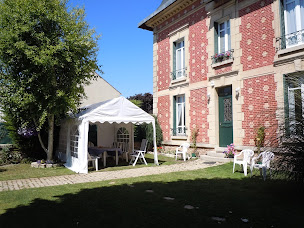 Photo n°10 de LES CHENEVIS Maison d'hôtes et GITE CITYBREAK à Jouy-le-Moutier (Gîte)