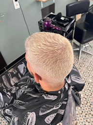 Photo n°12 de Le salon de Julia à Bischwiller (Salon de coiffure)