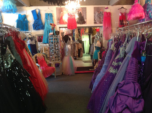Tish's Fashions & Finery Gallery - Canada