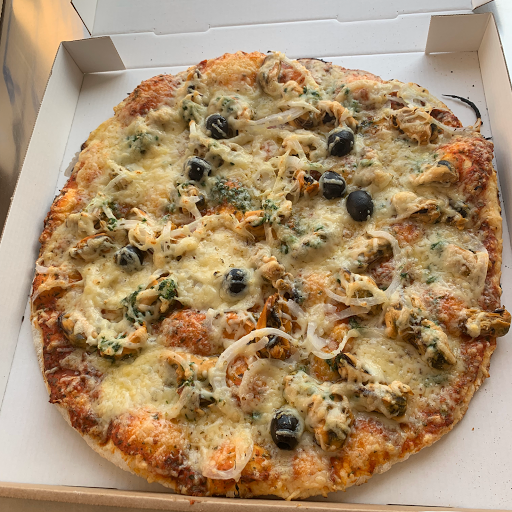Photo 9 - Locelyan pizzas burgers