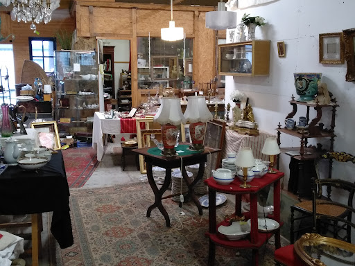 BROCANTE ANTIQUITÉS Cantal - Fabienne Robert Gallery - France
