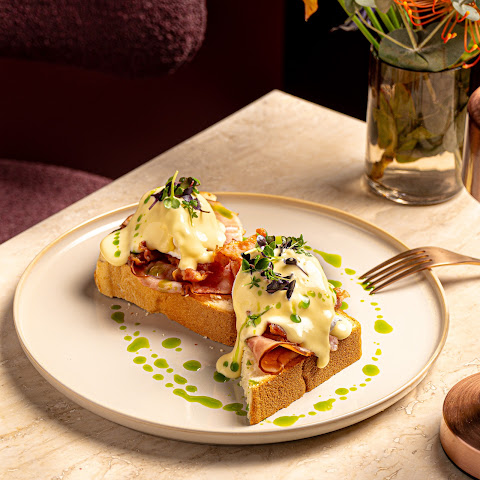 Chinaski Studio & Bar by null