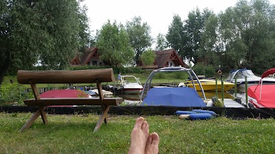 Photos of Kormor&aacute;n kik&ouml;tő