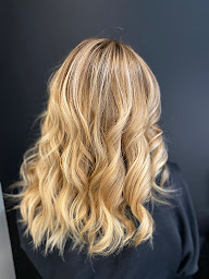 Photo n°20 de ROLAND MARTINIE à Saint-Denis (Salon de coiffure)