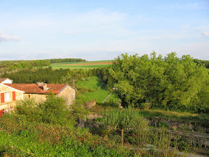 Photo n°4 de Les Chambres de la Ville Haute à Dun-sur-Meuse (Chambre d'hôtes)