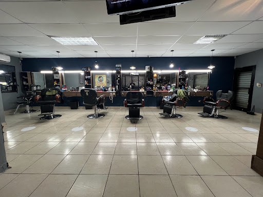 cuatro TRECE Barber SHOP