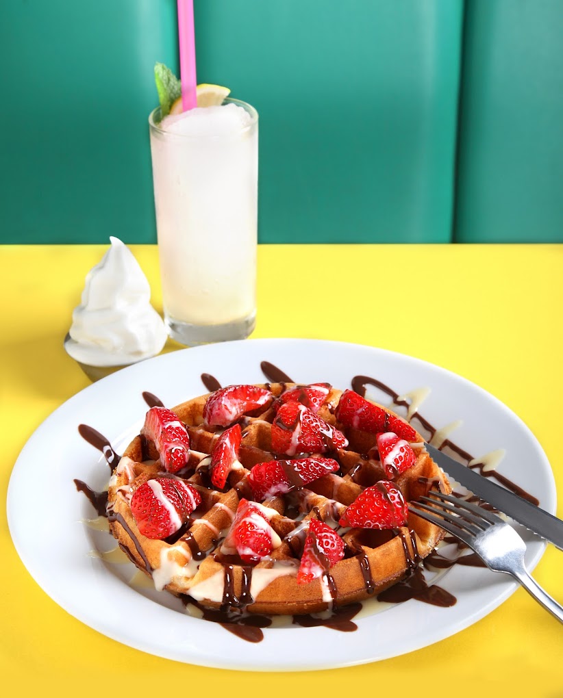 Indulge in the sweetest treats the city has to offer with our guide to late-night desserts in London. From creamy gelato to decadent waffles and everything in between, satisfy your sweet tooth with these 26 delicious dessert places open late. #Londonfoodie #desserts | Late Night Dessert London | Late Night Dessert Places In London | Best Late Night Dessert London | Late Night Dessert Places London | Dessert Places Open Late London | Best Desserts In London | Places To Eat In London #londonguide