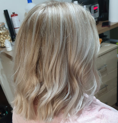 Lianne's freelance hairdressing - Thumbnail