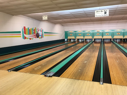 Cy's Bowling Lanes & Lounge - Thumbnail
