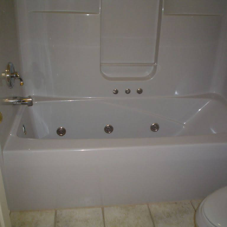 The Pros and Cons of Refinishing A Bathtub - Paint Denver